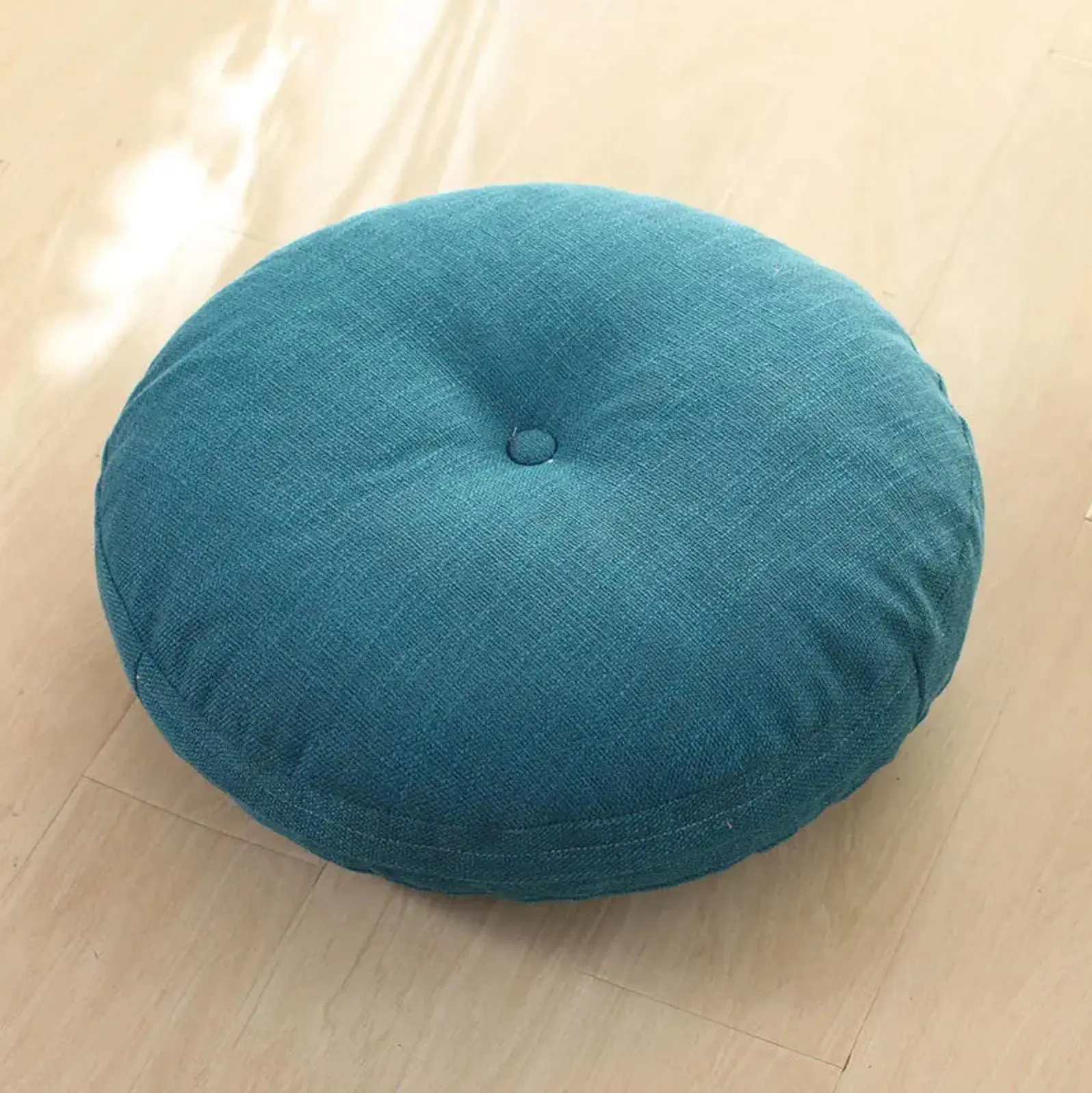 Round monochrome Japanese cushion 'Kadoma' - Image 3